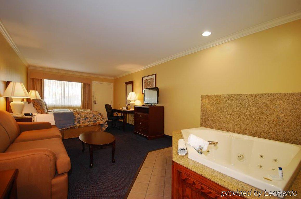 Best Western Forest Inn Franklin Room photo